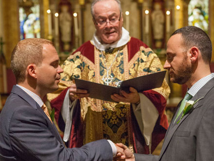 “Just Married”, le foto dei nuovi sposi dedicate a Don Gallo