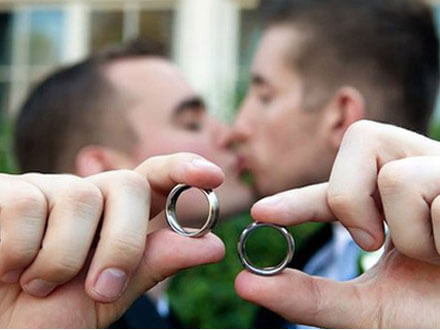 Per la prima volta in Commissione: “Nozze gay non incostituzionali”