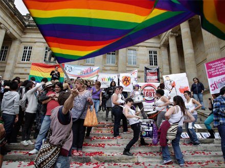 I giudici della Colombia introducono i matrimoni gay