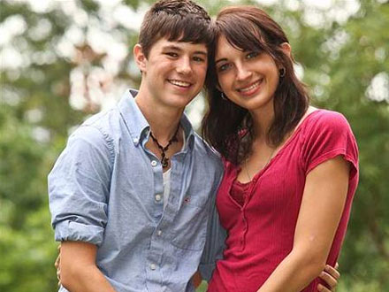 Arin e Kate, tenerissima storia d’amore di una coppia di giovani trans