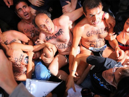 Jean-Paul Gaultier: celebrato a Stoccolma, contestato a Roma - gaultierBASE 1 - Gay.it