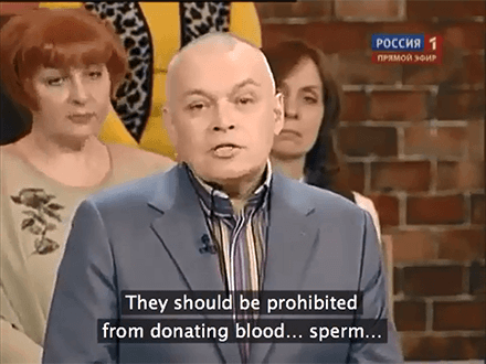 Conduttore TV russa: “Gay inadatti alla donazione di organi e sperma”