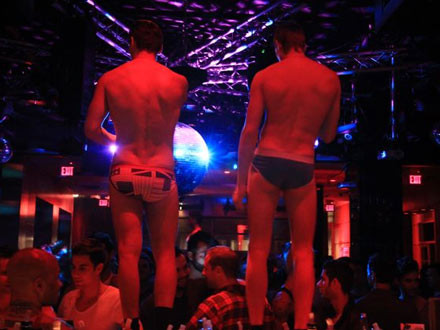 Chiuso lo Splash, storico bar gay di New York - splash chiudeBASE 1 - Gay.it