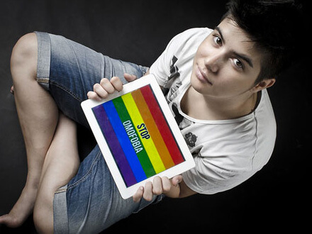 Vittima di omofobia, tenta il suicidio. Un passante lo salva - stopomofobiaBASE 1 - Gay.it