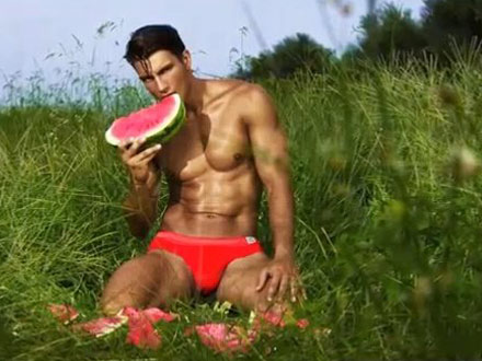 Contadini svizzeri? No, solo modelli fotografati in Grecia