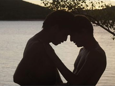 Il desiderio è nudo (e pericoloso) ne “Lo Sconosciuto del lago”