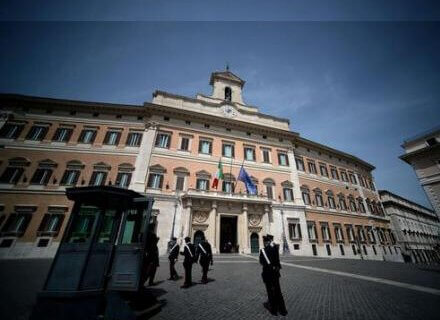 Non passano le pregiudiziali. La Camera voterà legge contro l'omofobia - omfoboiaopionionecameraBASE 1 - Gay.it