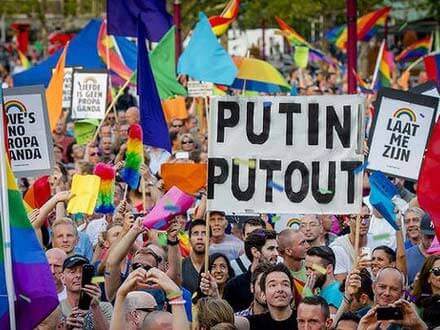 Russia: nuova legge omofoba per togliere i figli ai genitori gay - russia figliBASE 1 - Gay.it