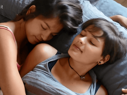 Coppia lesbo nello spot dei materassi Dorelan