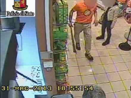 Baby gang milanese picchiava e insultava gay disabile