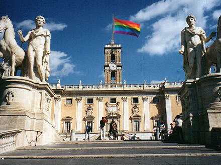 Bandiera rainbow su Campdidoglio per una settimana. Il Comune dice sì