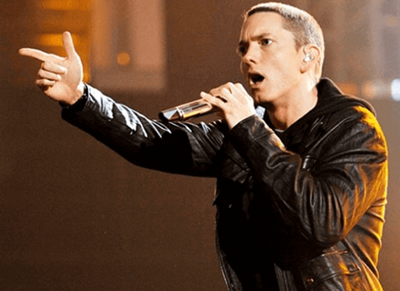 Nuovo singolo di Eminem, ancora omofobia nei testi delle canzoni - eminem rap god omofobia 1 - Gay.it