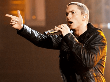 Nuovo singolo di Eminem, ancora omofobia nei testi delle canzoni - eminem rap god omofobia 1 - Gay.it