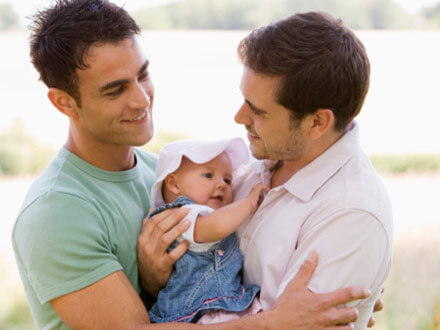“Due gay e un bambino non sono famiglia, niente biglietto al museo”