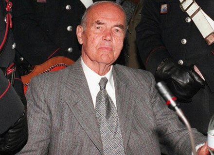 "I funerali di Priebke? E' stato peggio dare la comunione a Luxuria" - funerali priebke 1 - Gay.it