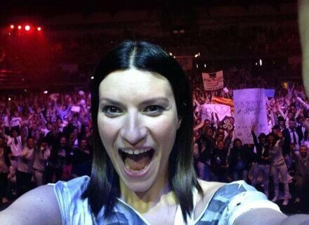 Laura Pausini al fan: "Basta omofobia o ti caccio dal mio fan club" - pausini fanclub 1 - Gay.it