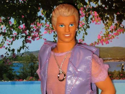 Ken fa coming out? Il nuovo bambolo ha un cock ring al collo