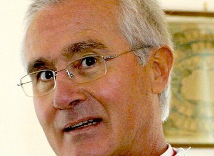 Il don e il monsignore: storie d'amore, sesso e riciclaggio - scarano 1 - Gay.it