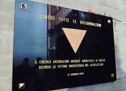 Ancora pochi i memoriali alle vittime gay dell'Olocausto - trieste omocausto 1 - Gay.it