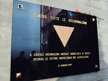 Ancora pochi i memoriali alle vittime gay dell'Olocausto - trieste omocausto 1 - Gay.it