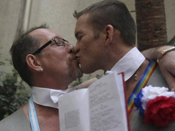 Coppia gay di Sochi scappa in Argentina per sposarsi