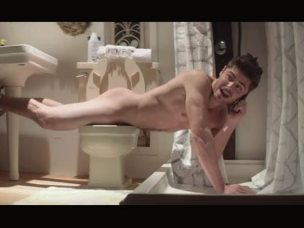 Zac Efron nudo. La scena integrale