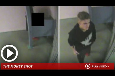 Justin Bieber in carcere: la polizia pubblica il video mentre urina - Justin Bieber urina piscia carcere 1 - Gay.it