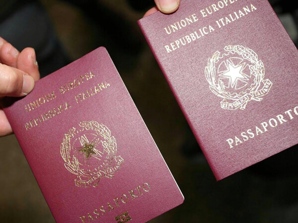 Partner gay di dipendente della Farnesina avrà passaporto dplomatico - passaporto diplomatico 1 - Gay.it
