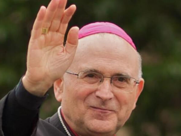 Vescovo di Lucca: “Gay? Nella chiesa serve una rivoluzione culturale”