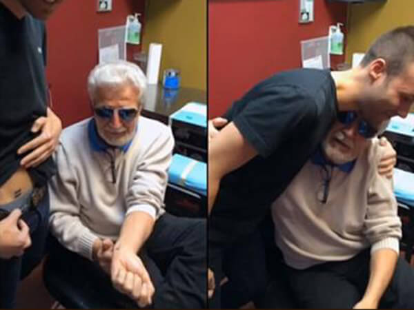 Il nipote è gay. Nonno orgoglioso va a farsi tatuare assieme a lui
