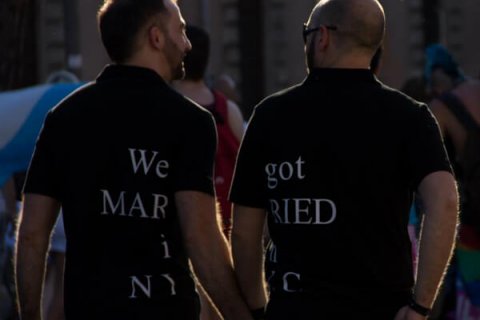 Nozze gay e famiglia: tutti contro Grosseto, ma il governo che fa? - nozze gay nyc grosseto 1 - Gay.it