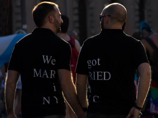 Nozze gay e famiglia: tutti contro Grosseto, ma il governo che fa? - nozze gay nyc grosseto 1 - Gay.it
