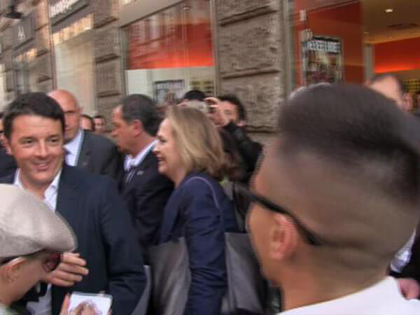 Renzi e il matrimonio gay: il premier la butta sull’humor