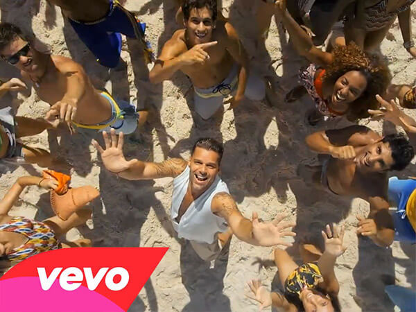 Ricky Martin: ecco il video musicale che ci prepara all’estate