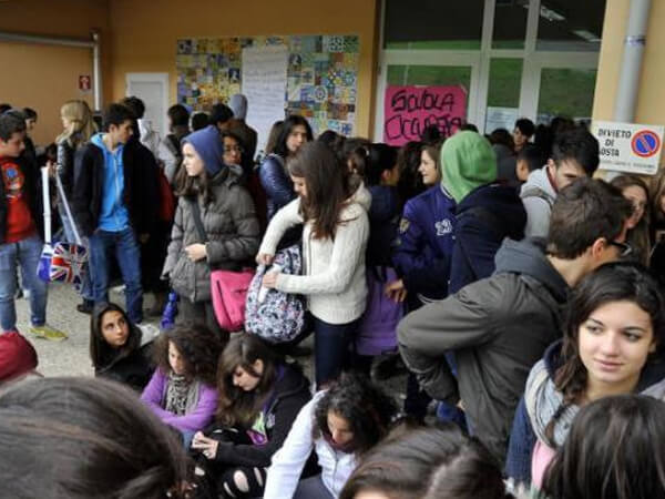 "Mi fa schifo". E la preside dice no alla circolare contro l'omofobia - liceo ascoli 1 - Gay.it