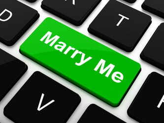 "Voglio sposare il mio computer pieno di porno: sono innamorato" - matrimonio pc 1 - Gay.it