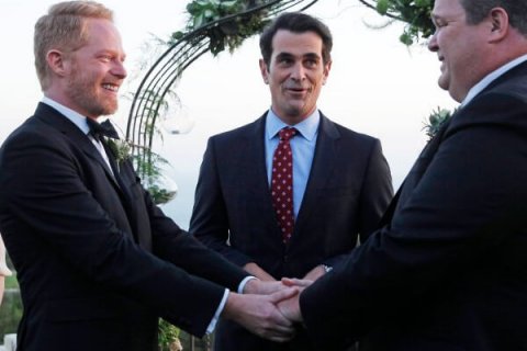 Mitch e Cam finalmente sposi: Modern Family chiude in bellezza - modern family nozze 1 - Gay.it