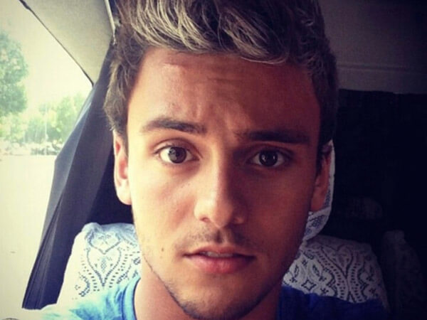 Tom Daley: il massaggio hot in costume [Video e GIF]