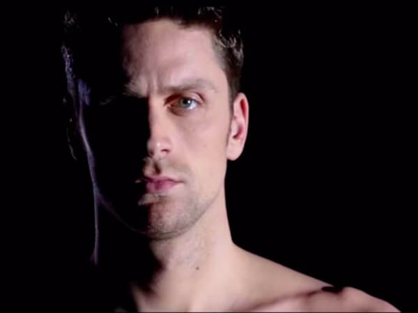 Il nuotatore Luca Dotto senza veli per lo spot Armani [VIDEO]