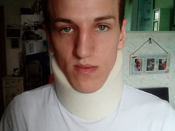 Violenza omofoba: giovane musicista gay picchiato dopo l’esibizione