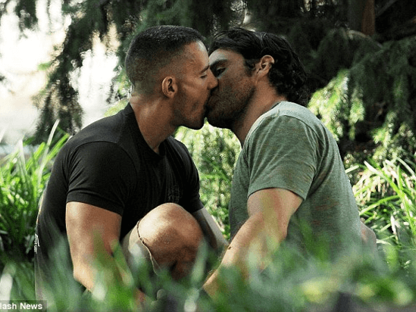 Benevento: coppia gay cacciata dalla villa per un bacio