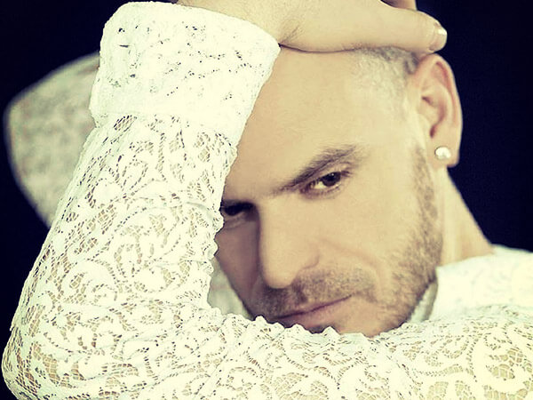 Gay e religione: una canzone per papa Francesco (e il video gayssimo)