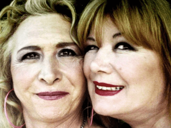 Prete benedice fedi di Margherita e Beatrice, la trans di Fuoristrada
