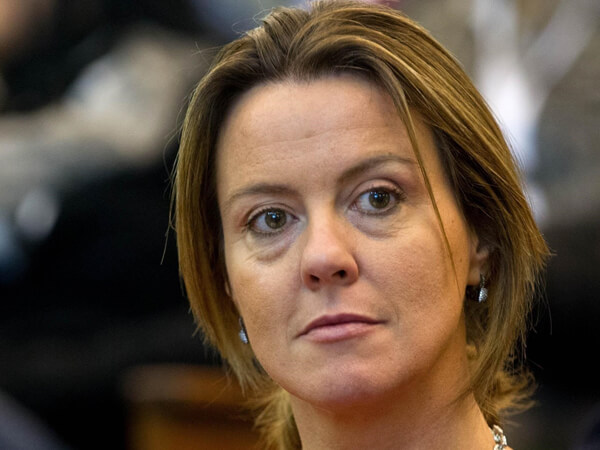 Gli psicologi sconfessano Lorenzin: “Fa considerazioni ideologiche”