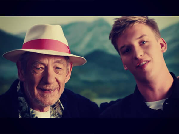 Ian McKellen s’intrufola (con stile) nel video musicale di George Ezra