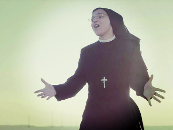 Suor Cristina canta “Like a Virgin” di Madonna [VIDEO UFFICIALE]