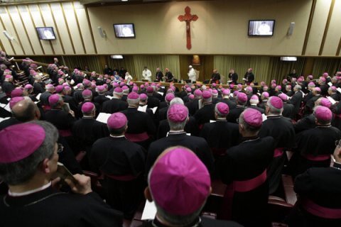 Sinodo: nessuna apertura verso coppie gay, ma "approccio rispettoso" - sinodo coppie gay 1 - Gay.it