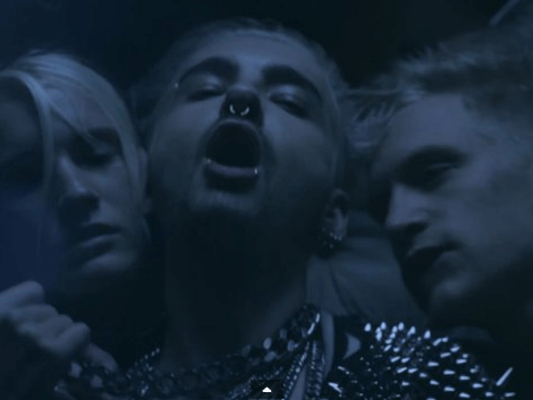 Il nuovo video dei Tokio Hotel, con orgia gay (ma non solo)