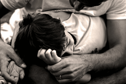 In tre stuprano un ragazzino di 14 anni: violenza a Napoli - violenza napoli 1 - Gay.it