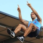 La protesta di Romain Mesnil: correre nudo con l'asta - Thumbnail